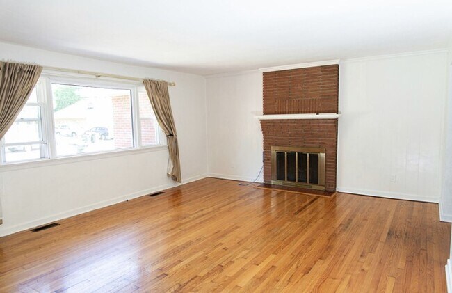 Foto del edificio - 323 Shoreline Dr