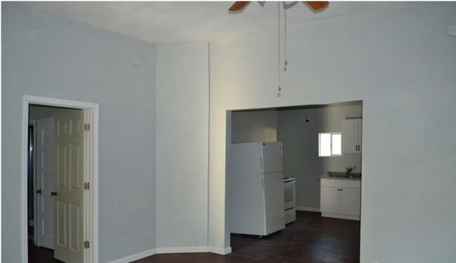 Foto del edificio - 1272 SW Mulvane St