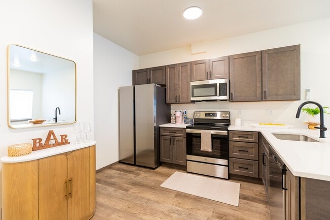 Building Photo - Newer 2 Bedroom 2 1/2 bathroom Hayden Townhome!