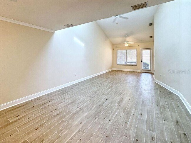 Foto del edificio - 13634 Lake Point Dr S