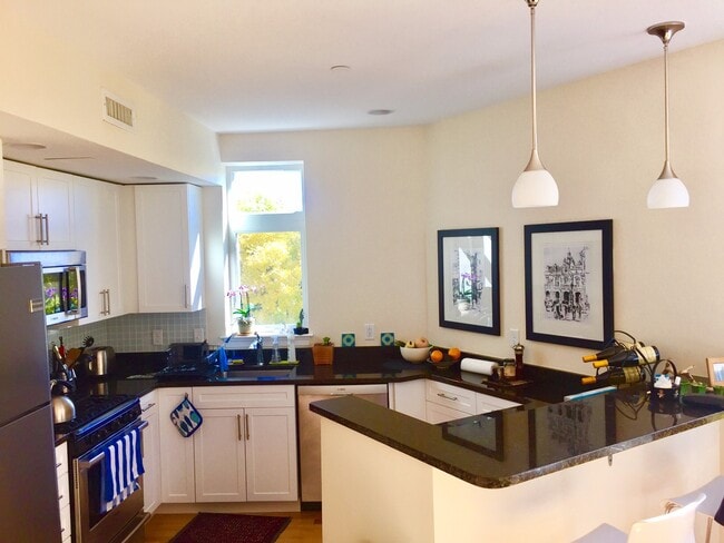 Building Photo - 7 Cameron Ave