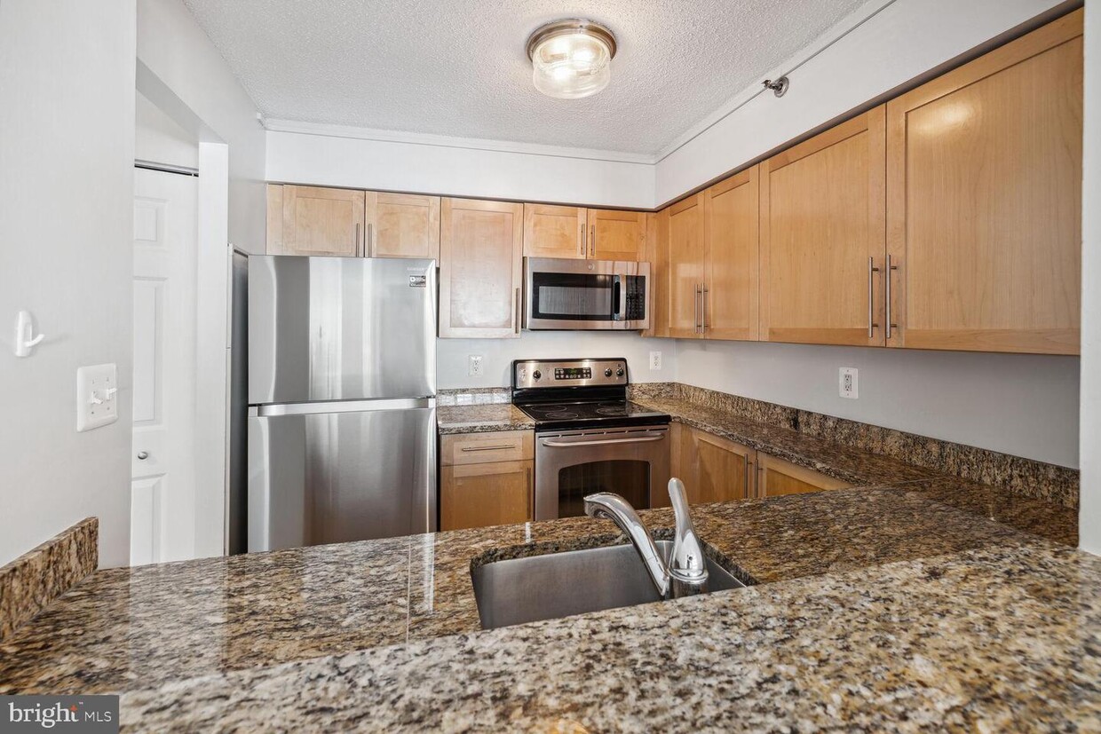 Foto principal - 10101 Grosvenor Pl