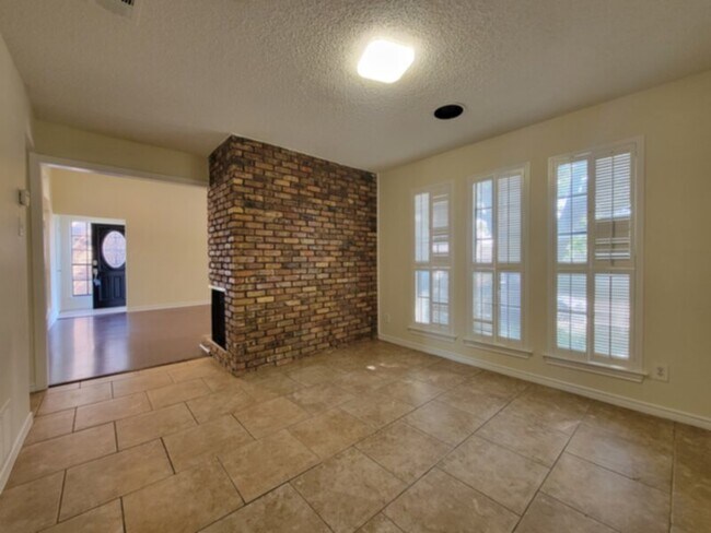 Building Photo - $1,995/month ; $1,900 Deposit