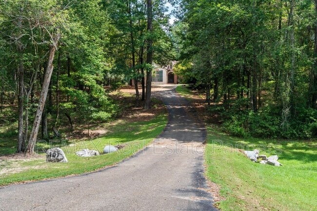 Building Photo - 107 Raybourn Rd