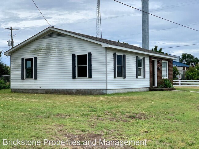 Building Photo - 3 br, 1 bath House - 300 N. 15th Street
