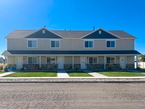 Building Photo - 483 N 2650 W