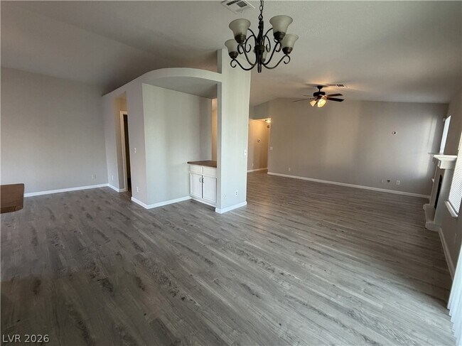 Foto del edificio - 6705 W Atwood Ave