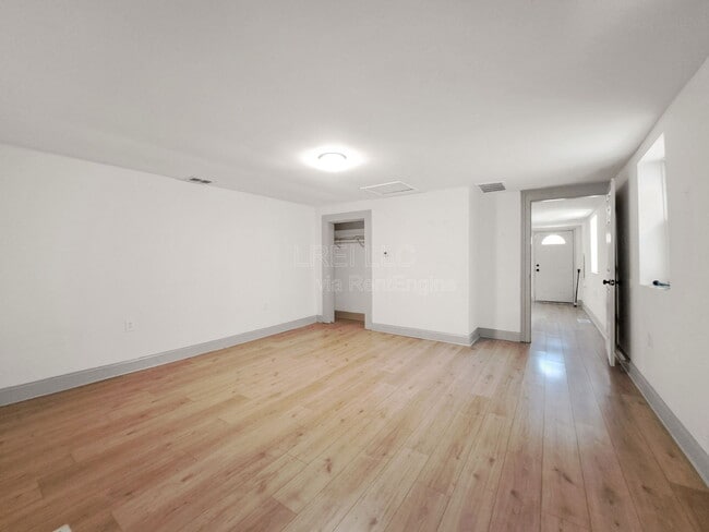 Foto del edificio - 2508 W Main St