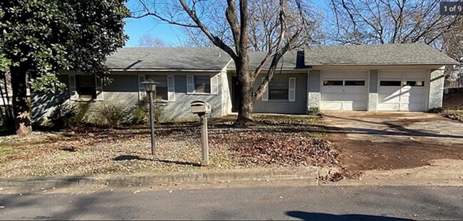Building Photo - 3 Bedroom 2 Bath home for rent in Van Buren
