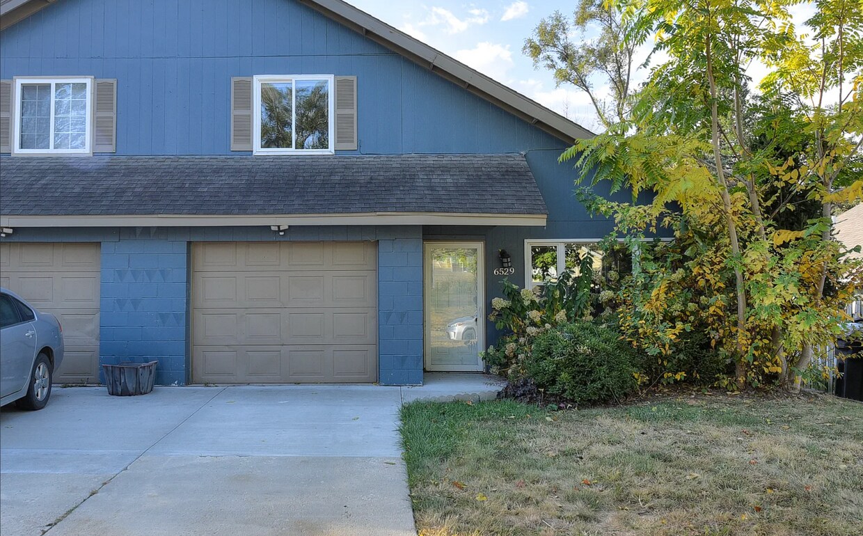 Foto principal - Spacious 3-Bedroom Benson Duplex with Atta...