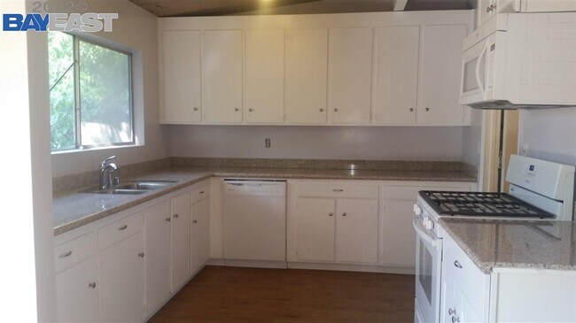 Building Photo - 937 Rose Ave