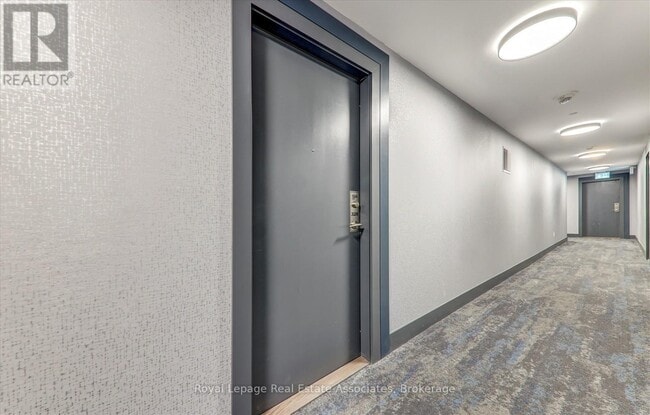 Building Photo - 3270 Sheppard Ave E