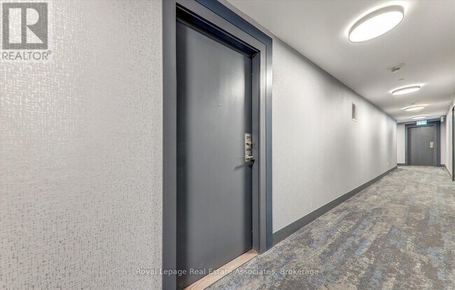 Photo du bâtiment - 3270 Sheppard Ave E