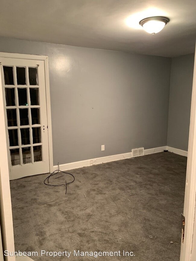 Building Photo - 3 br, 1 bath House - 16541 Robson