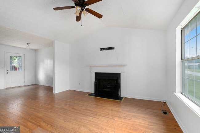 Foto del edificio - 45 Pleasure Dr