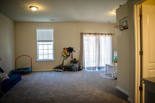 Foto del edificio - Lovely 4 BR/3.5 BA Townhome in Upper Marlb...