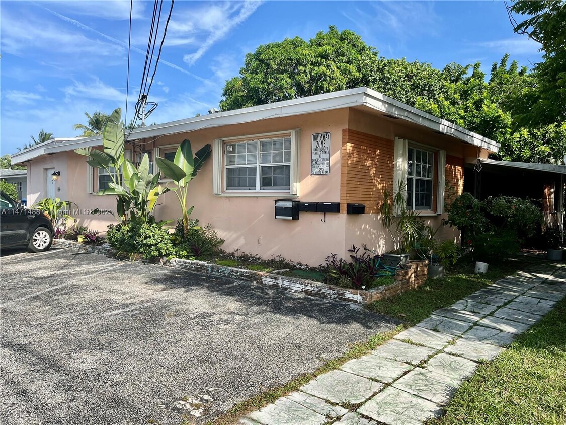 Primary Photo - 2020 NE 26th St