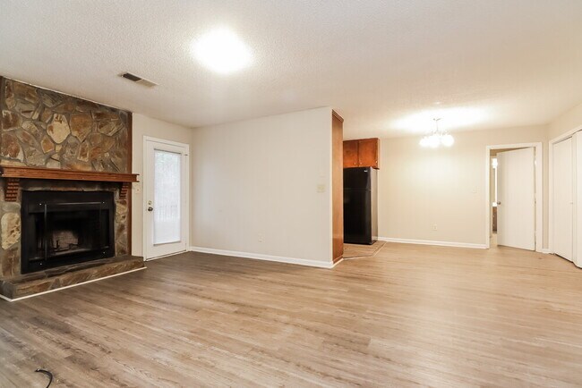 Foto del edificio - 235 Ashland Dr