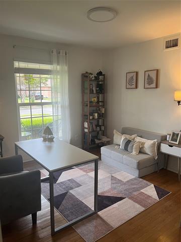 Foto del edificio - 6259 Kenwood Ave