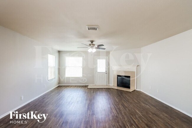 Foto del edificio - 602 Regal Hollow Ln