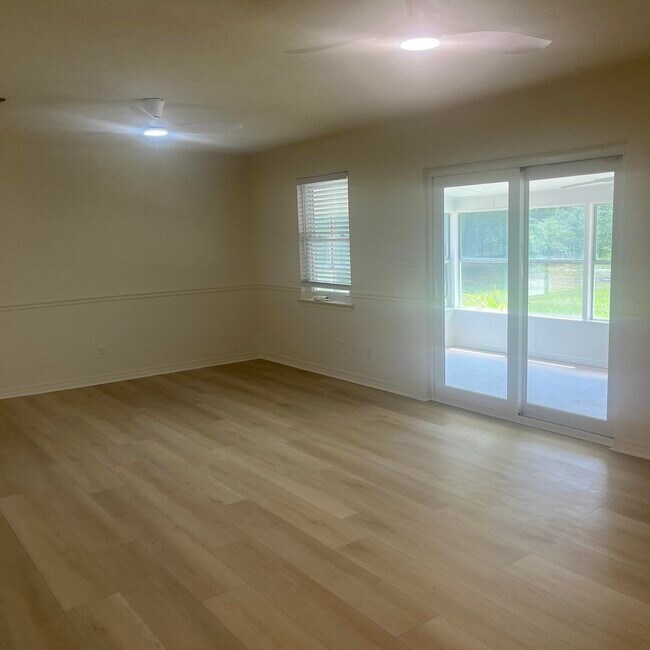 Foto del edificio - 8163 Pinosa St