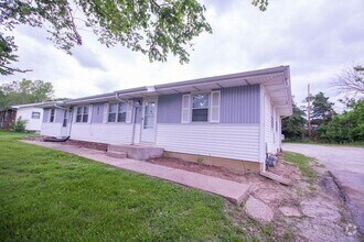 Building Photo - 2817 N Willowbrook Rd