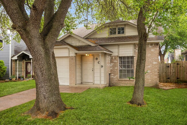 Building Photo - 909 Littleport Ln