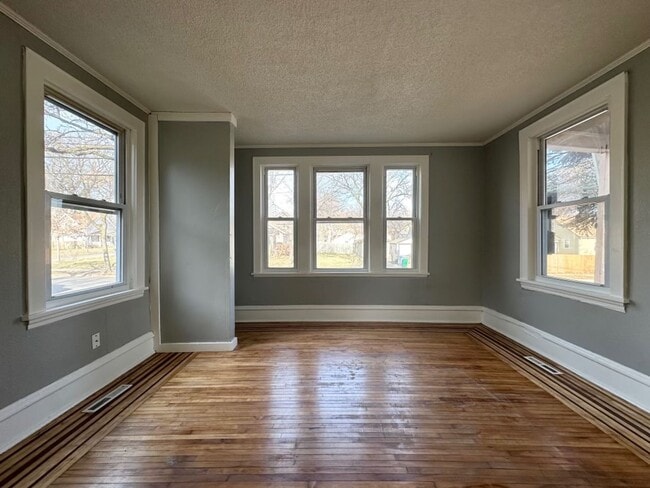 Building Photo - Great 3 bedroom duplex in Minneapolis!