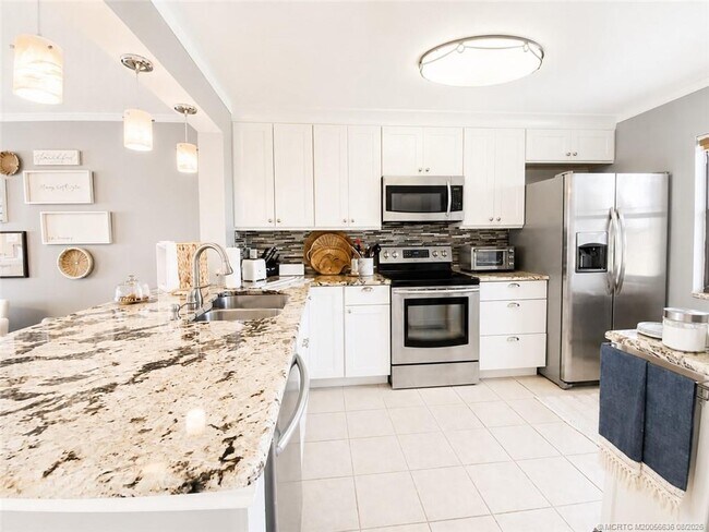 Building Photo - 7380 S Ocean Dr