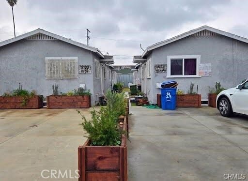 Foto principal - 8129 S Hoover St