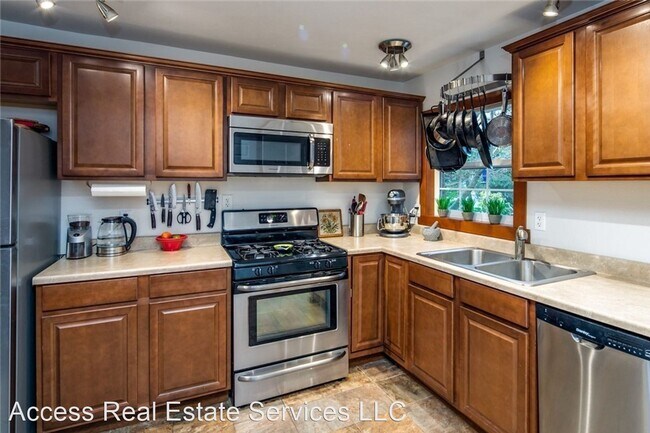Building Photo - 2 br, 1 bath House - 3716 Lakeway Dr.