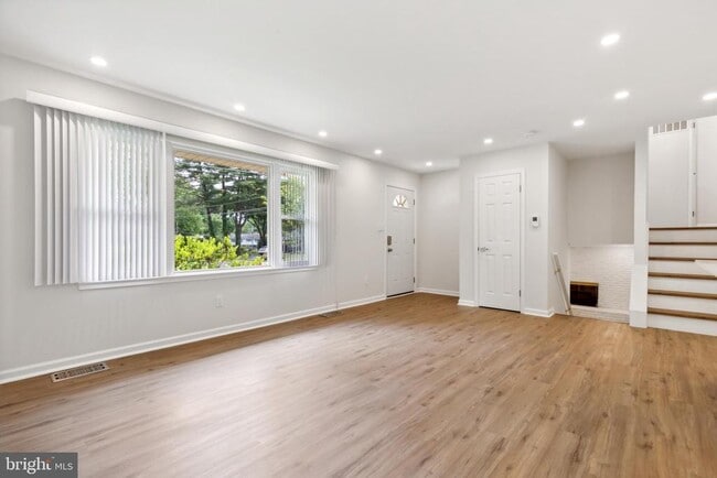 Building Photo - 9539 Old Creek Dr