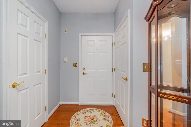 Building Photo - 205 Kings Crossing Cir