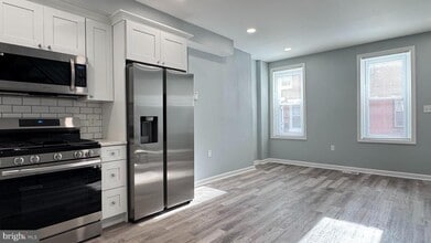 Building Photo - 163 W Palmer St