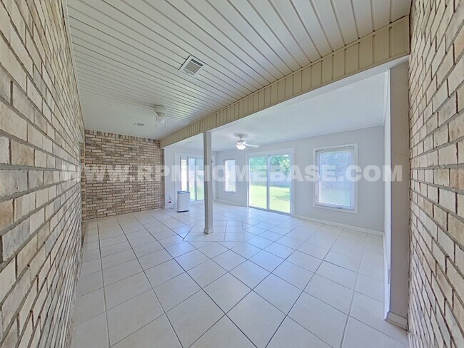 Foto del edificio - 5103 Terra Lake Cir