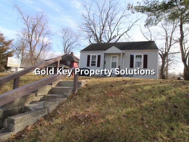 Building Photo - Open 2 BR 1 BA House with Central Air and ...