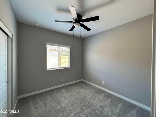 Foto del edificio - 843 E Wiley Way