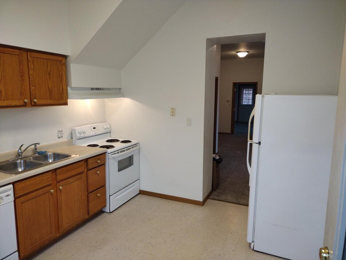 Kitchen - 900 Forest St