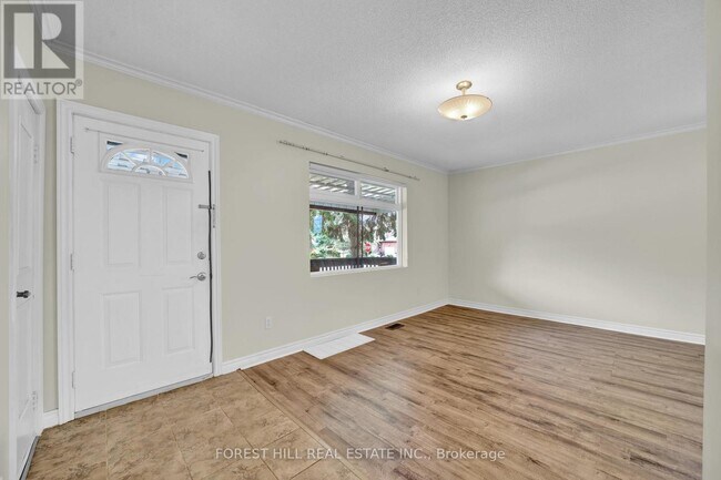 Building Photo - 4 Willingdon Ave
