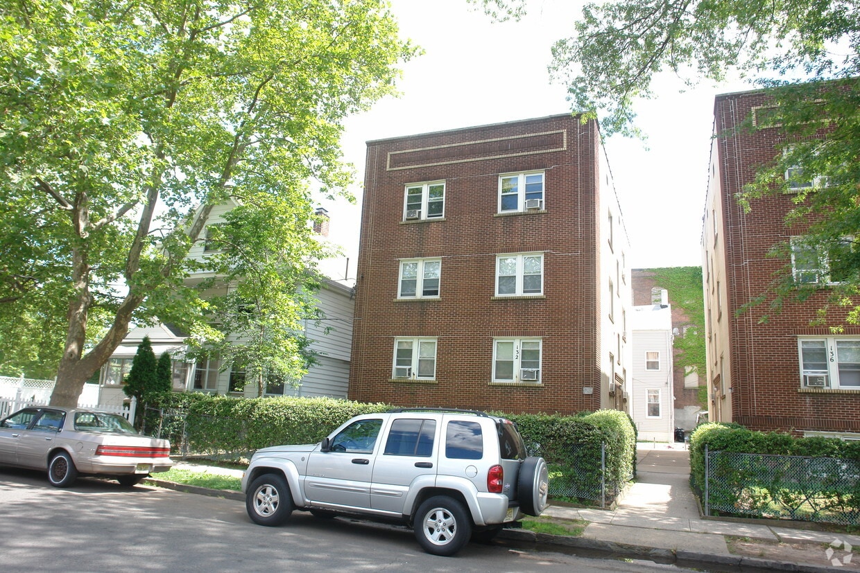 Building Photo - 132 Elm Ave