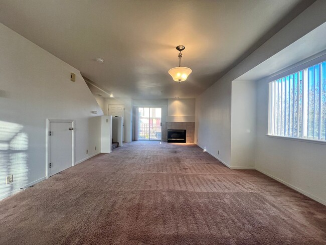 Foto del edificio - AVAILABLE NOW - CENTRALLY LOCATED NAPA TOW...