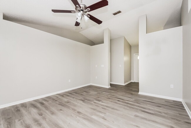 Foto del edificio - 613 Deauville Ct