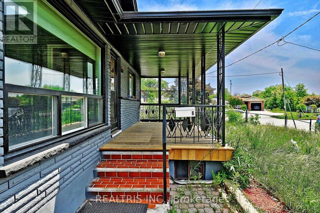 Building Photo - 6 Lucerne Pl
