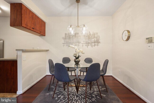 Foto del edificio - 6613 Netties Ln
