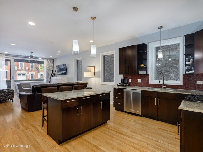 Foto del edificio - 1039 N Marshfield Ave