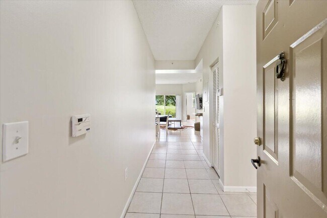 Foto del edificio - 2060 Greenview Shores Blvd