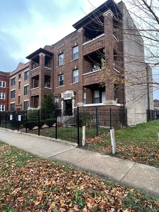 Building Photo - 6518 S Greenwood Ave