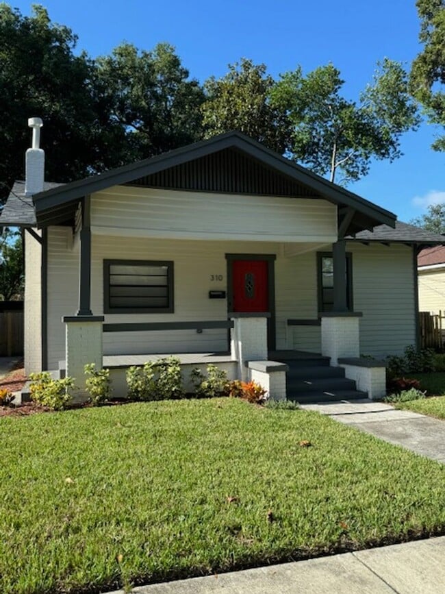 Photo - Beautiful 2/2 Bungalow in River Heights! House