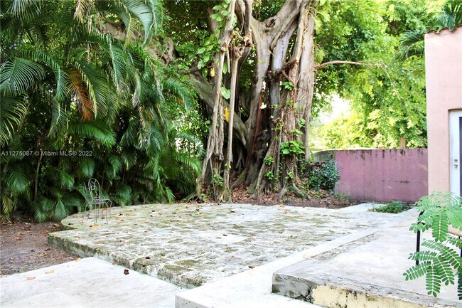 Building Photo - 542 NE 130th Street   North Miami Fl 33161