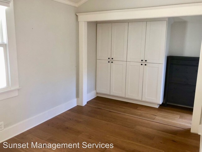 Building Photo - 2 br, 1 bath House - 427 E. Micheltorena #D
